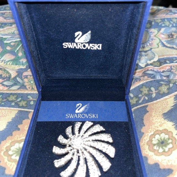 Signed Swarovski Pin Brooch Rhodium Plated Swirl with Clear Crystals - Picture 2 of 4